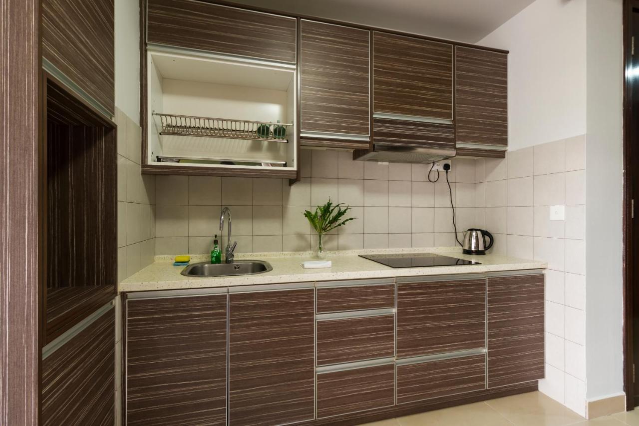 Pj8 Service Suites By Airhost Petaling Jaya Exterior foto